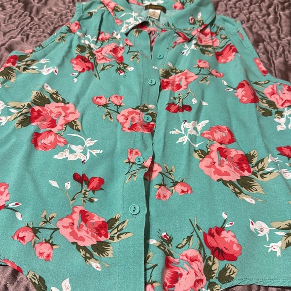 Copper Key Button Up Tank - Picture 3 of 5